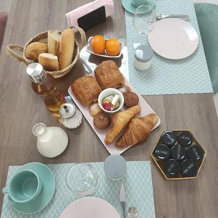 Les Du Saunier Frühstückspension *